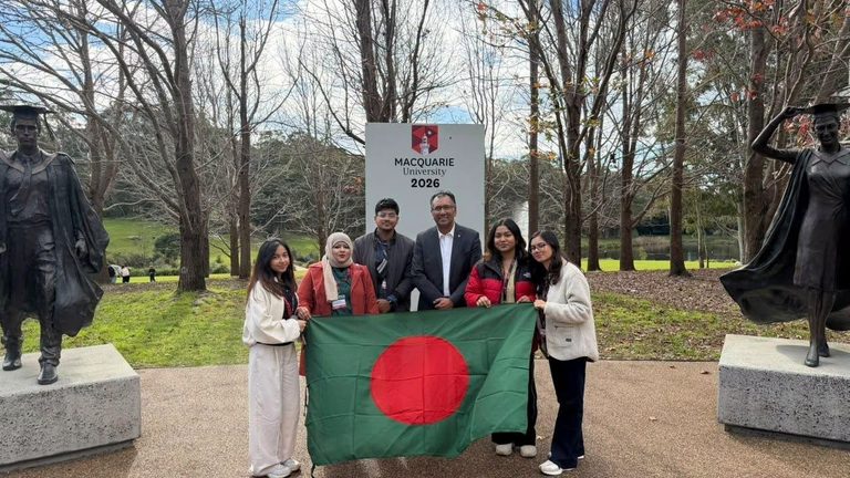 Four NSU students participated in a Two-Week Study Tour at Macquarie University, Sydney.